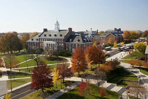 Đại học Maryland tại College Park (Maryland).