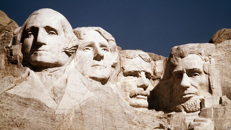 Tượng của 4 Tổng thống Mỹ George Washington, Thomas Jefferson, Teddy Roosevelt và Abraham Lincoln trên Núi Rushmore ở tiểu bang South Dakota.