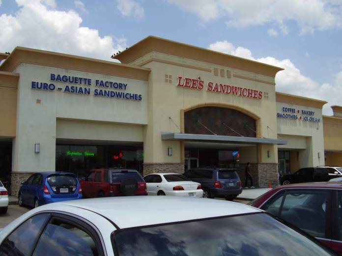 Một tiệm bánh mì Lee’s Sandwiches ở Houston, Texas