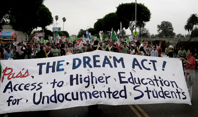 Sinh viên biểu tình đòi thông qua dự luật Dream Act