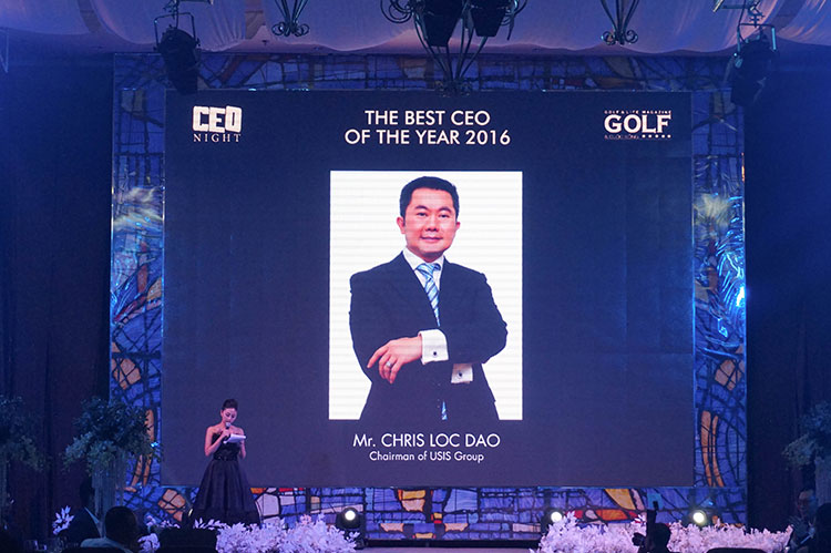 Ông Chris Lộc Đào (Chủ tịch HĐQT USIS Group) được vinh danh tại CEO Night 2016