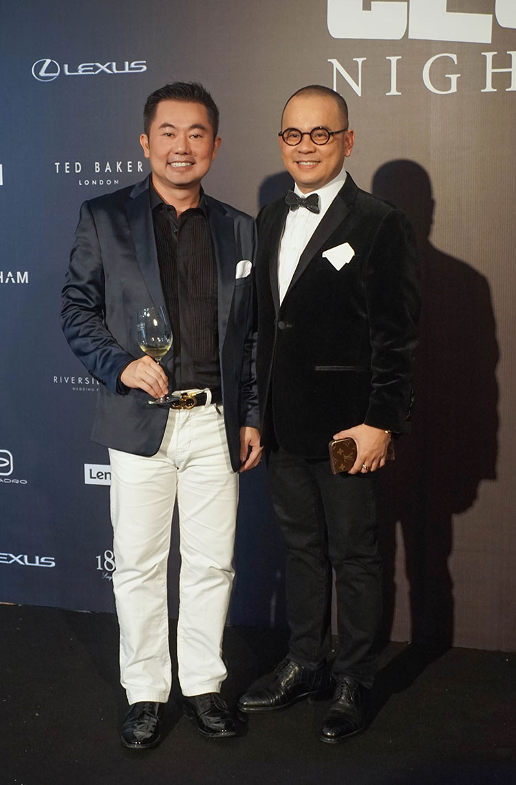 Ông Chris Lộc Đào chụp ảnh lưu niệm cùng Doanh nhân Dương Quốc Nam (CEO chuỗi thương hiệu Nội thất Phố Xinh và Nhà hàng Con Gà Trống)